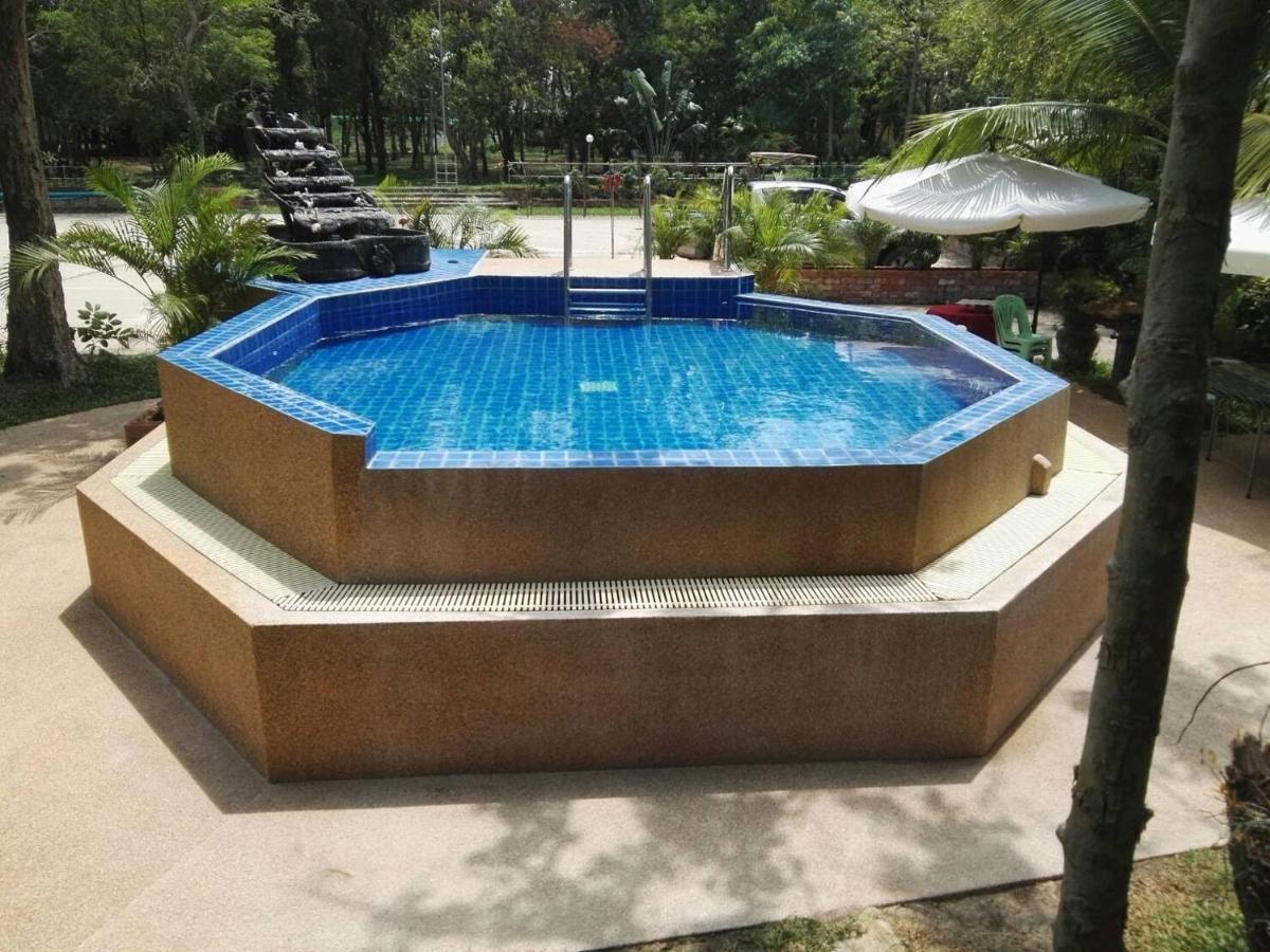 อีสาน เปราซิม ปาร์ค Hotel ร้อยเอ็ด ภายนอก รูปภาพ